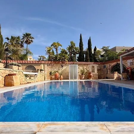 King Of The Valley One Of One Villa *