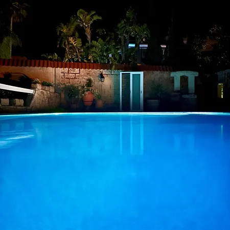 King Of The Valley One Of One Villa *